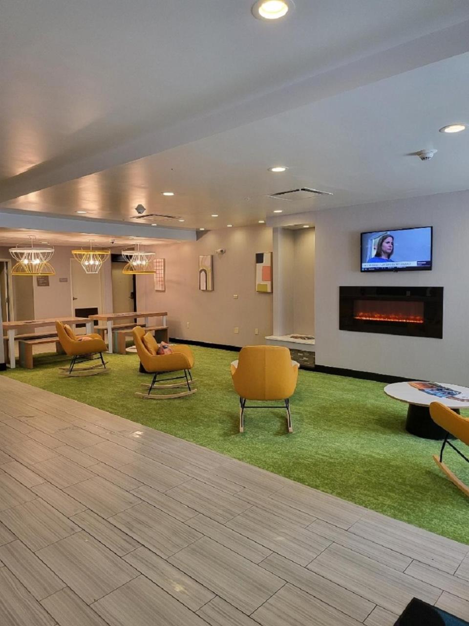 Spark By Hilton Erie Hotel