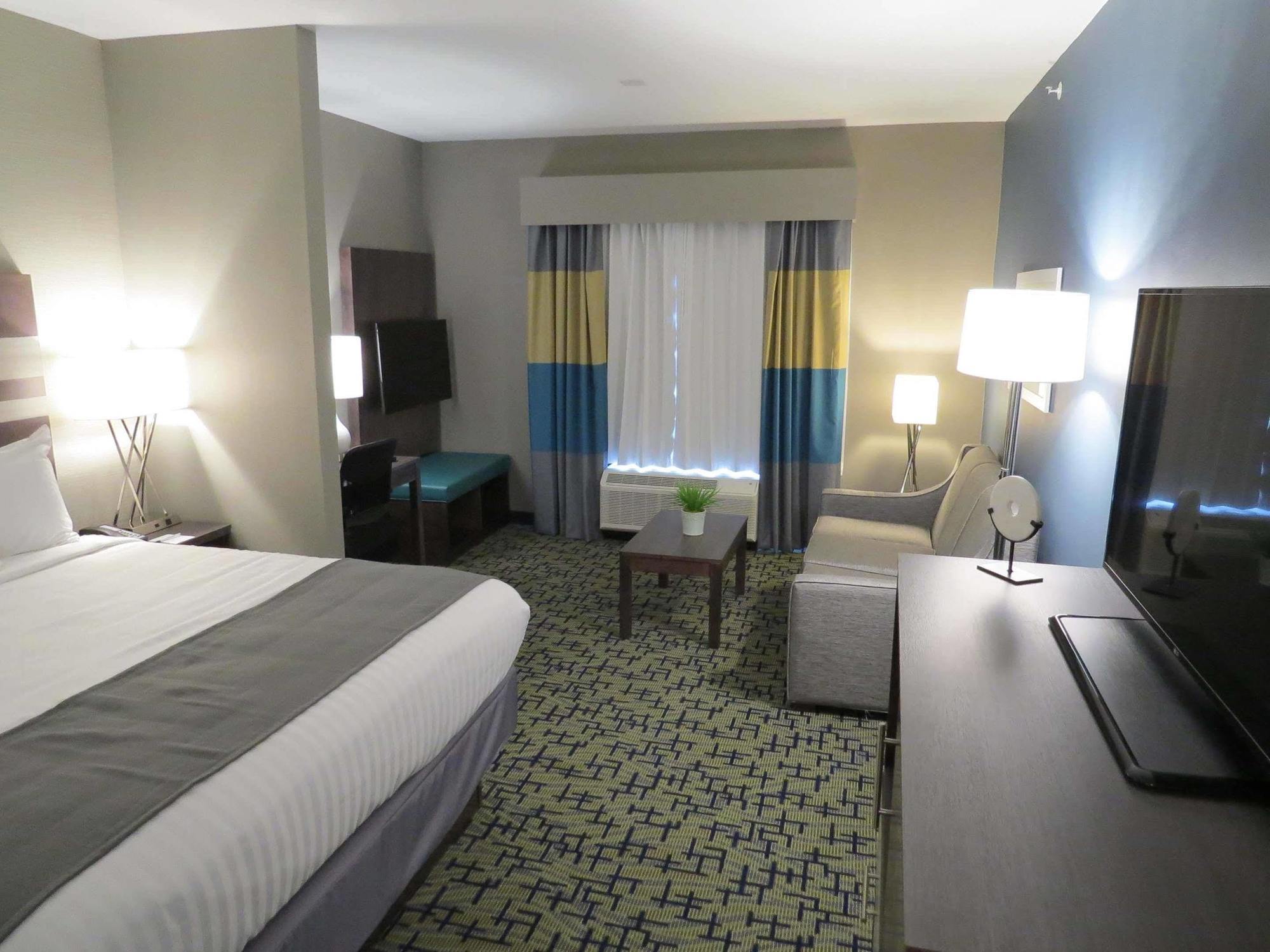 Spark By Hilton Erie Hotel
