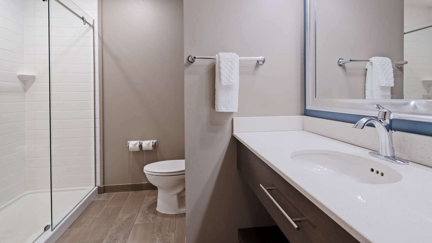 Hotel Spark By Hilton Erie Kearsarge